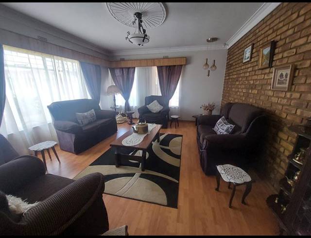 4 BEDROOM HOUSE FOR SALE IN HELIKONPARK